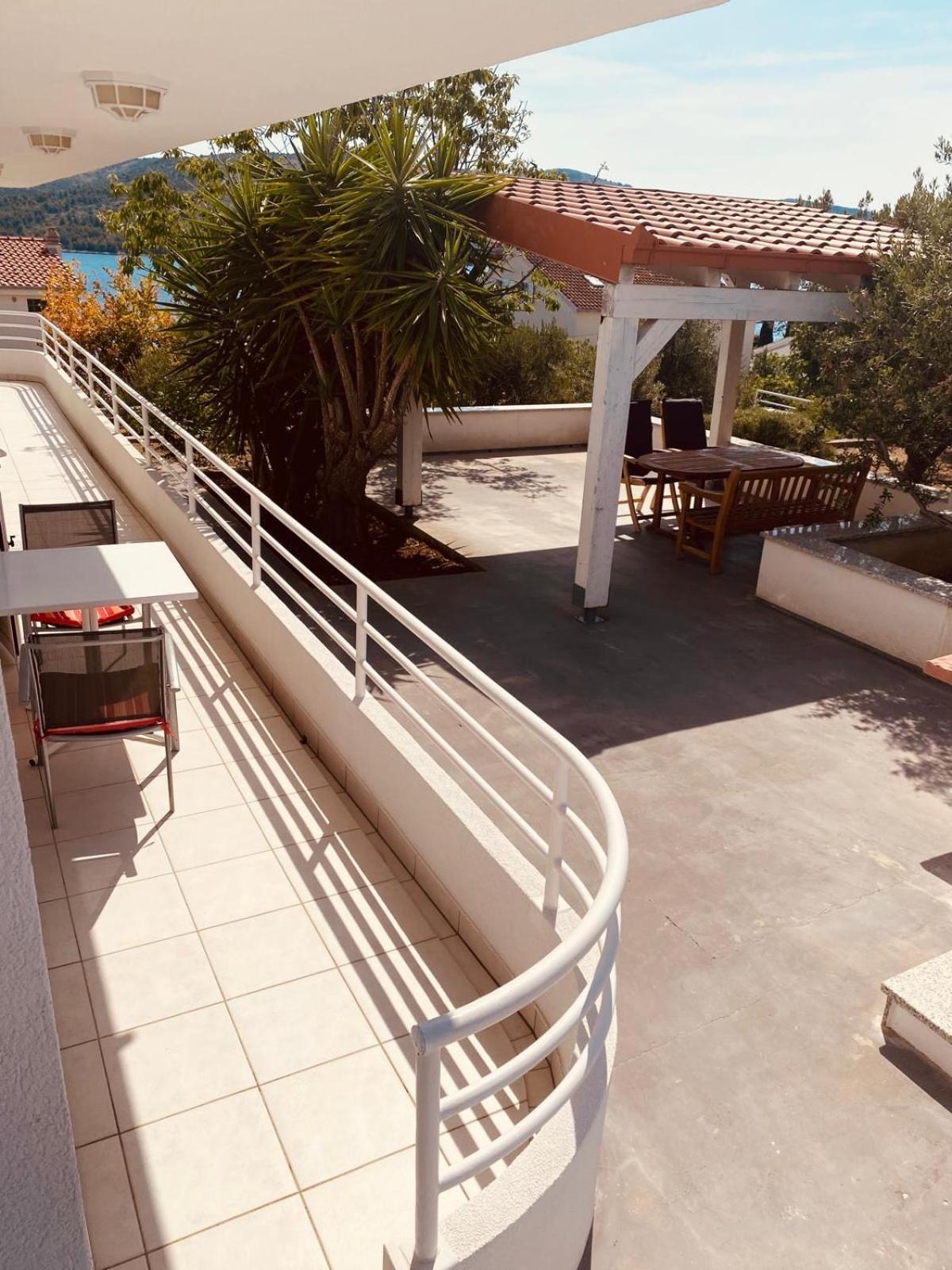 House Agradable Apartment Seget Vranjica Exterior photo