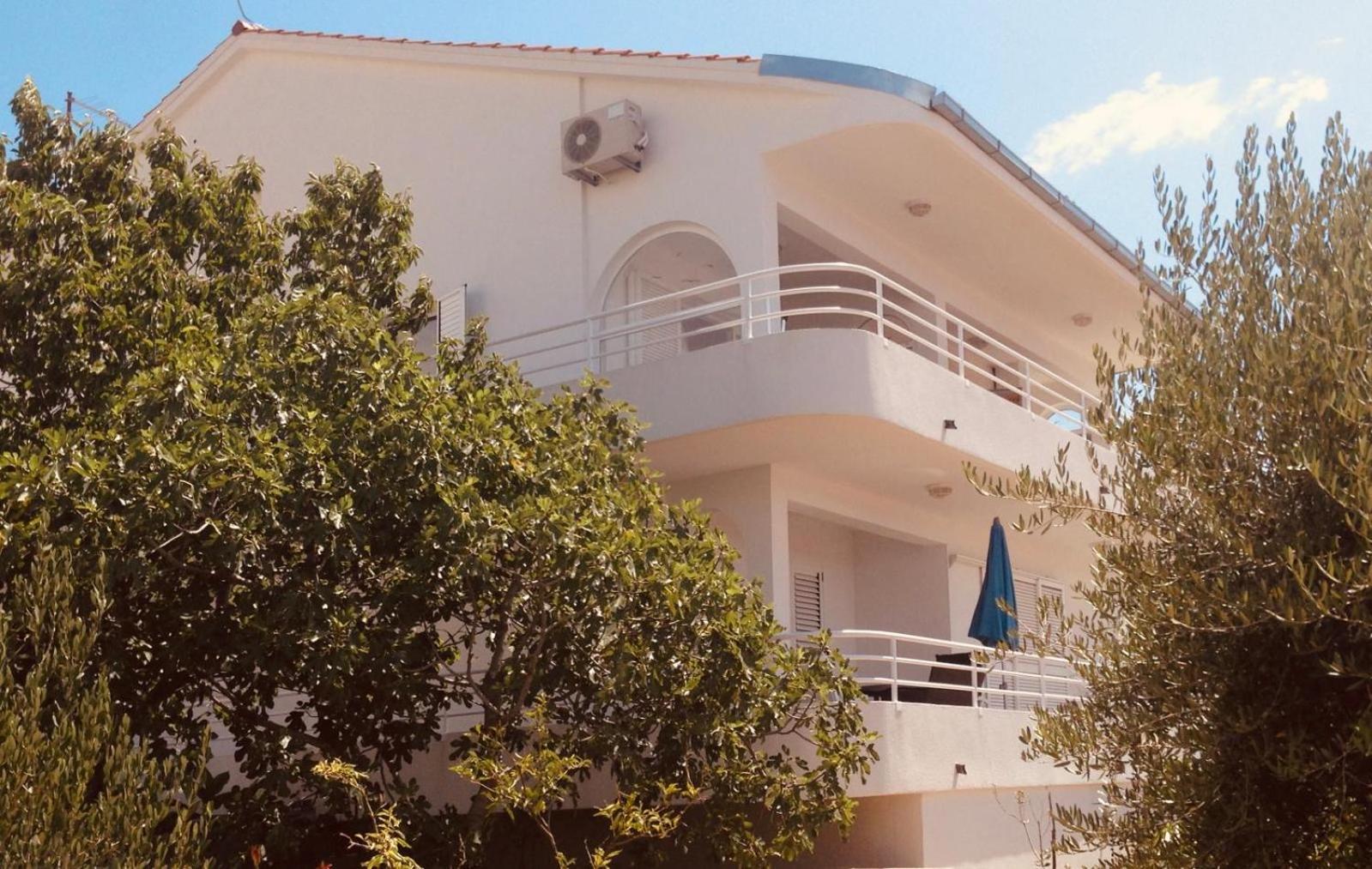 House Agradable Apartment Seget Vranjica Exterior photo