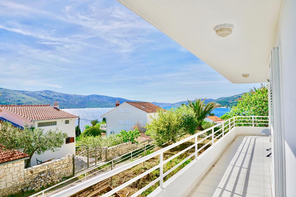 House Agradable Apartment Seget Vranjica Exterior photo